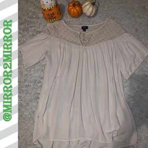 🎃Mossimo Women’s Cream Blouse